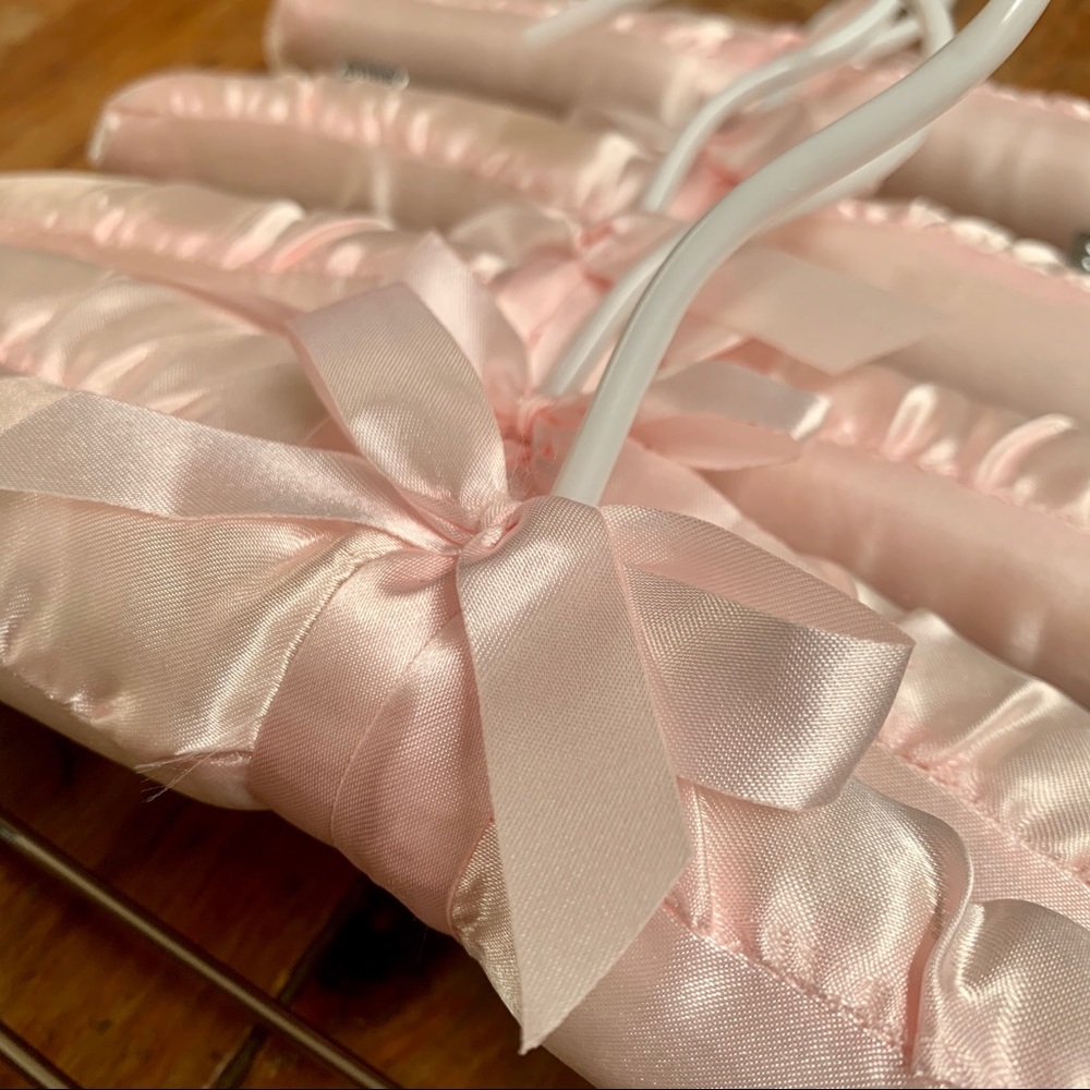🌸Light Pink Satin Hangers (quantity of 4) - Picture 2 of 4